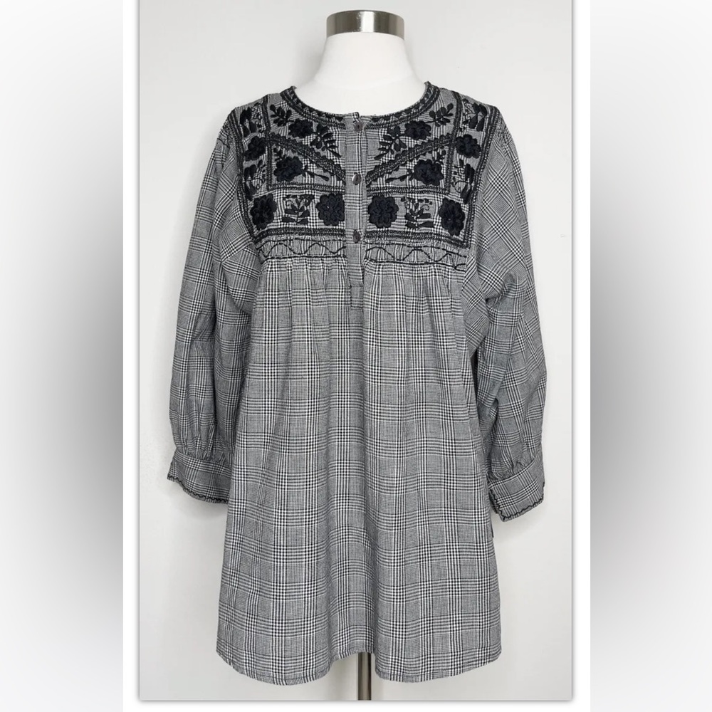Sister Mary Black White Plaid Embroidered Floral Tunic Top. Size: S
